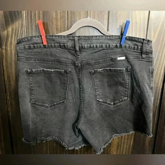 Kancan (Exclusively for Maurices) Black Rough Hem Distressed Shorts. Size:16 - Picture 9 of 12